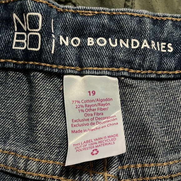 Jean shorts with red white and blue stars - Picture 3 of 4